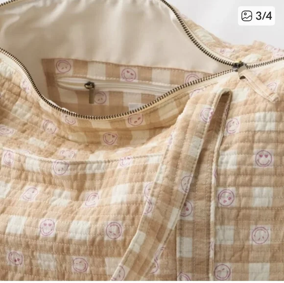 Aerie Quilted Duffle Bag SOLD OUT Natural SMILY FACE - Picture 5 of 6